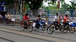 Lihat Cara Warga Kalkuta India Rayakan Hari Sepeda Sedunia, Santai...