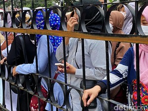 Perwakilan Ridwan Kamil Izinkan Ratusan Warga Takziah ke Gedung Pakuan