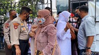Meski bisa masuk, warga tidak dapat bertemu dengan Ridwan Kamil dan Atalia Praratya.