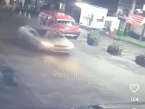 Viral Emak-emak Naik ke Atas Kap Mobil Coba Gagalkan Pencurian di Jaktim