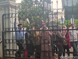 Datangi Gedung Pakuan, Banyak Warga Ingin Takziah dan Doakan Eril