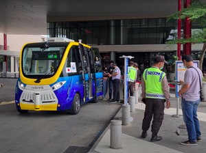 Deg-degan Banget, Naik Shuttle Bus Listrik Nggak Ada Sopirnya