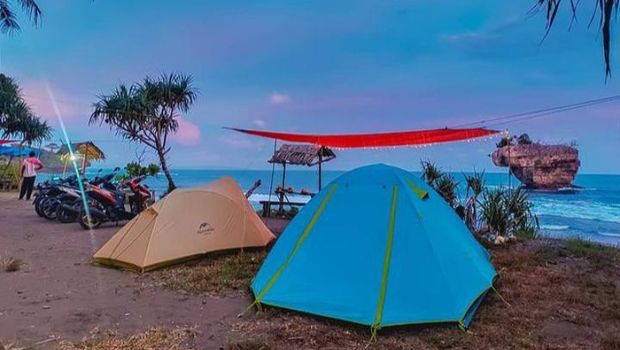 Camping di Pantai Madasari Pangandaran