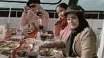 Cici Paramida Makan Bareng Pacar Bule di Kapal Pesiar, Ini Momennya