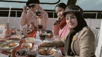 Melalui unggahan di Instagram, pedangdut Cici Paramida membagikan momen bersama pacar barunya Ibas, yang berasal dari Arab dan menetap di Turki. Foto: Instagram @cici_faramida