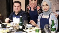 Beberapa momen kuliner lainnya juga terlihat seru saat menikmati hidangan di restoran bersama dengan dua temannya yang ada di luar negeri. Foto: Instagram @cici_faramida