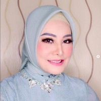 Cici Paramida juga pernah menikah di Mekkah dengan almarhum Ahmad Suhaebi pada tahun 2009. Namun pernikahan tidak berlangsung lama karena diterpa isu KDRT. Foto: dok. Instagram Cici Paramida