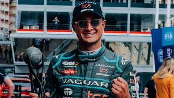 @mitchevans_ - 62,6 ribu follower. Foto: (Instagram).