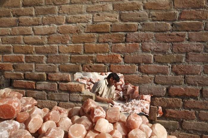 Diambil dari Gunung, Proses Pembuatan Himalayan Salt Ini Sangat Sulit
