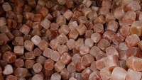  Selama beberapa tahun terakhir Himalayan Pink Salt popularitasnya meningkat di seluruh dunia terutama di Amerika Serikat. Garam ini meroket karena memiliki warna pink atau merah muda  yang cantik. Foto: Site News/Pool