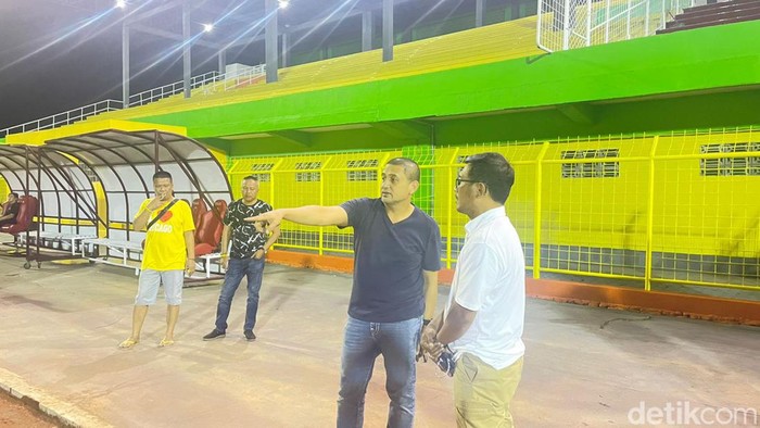 Direktur Utama PSM Makassar, Munafri Arifuddin memantau kesiapan Stadion Gelora BJ Habibie