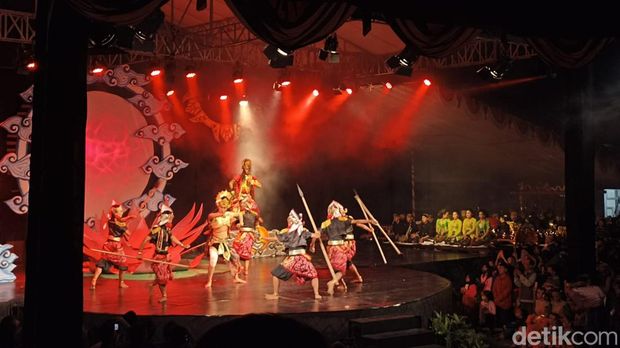 Festival Kresnayana VII Blitar yang melibatkan ratusan seniman Indonesia