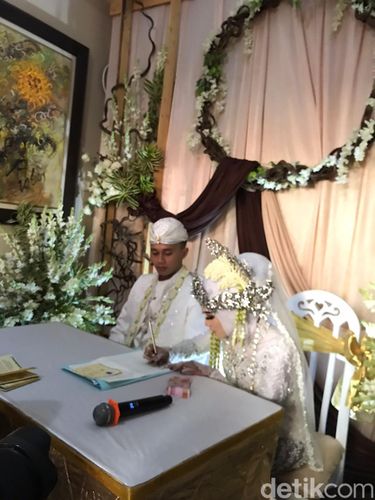 Foto pernikahan Rafika Putri Sa'bana dan Afif Romadhon.