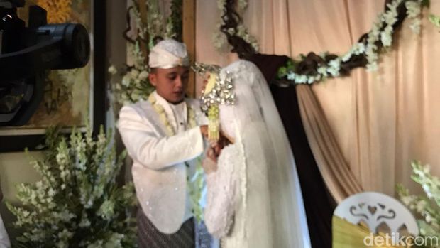 Foto pernikahan Rafika Putri Sa'bana dan Afif Romadhon.