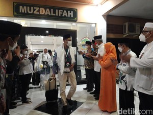 Kloter Calhaj Pertama Indonesia Berangkat ke Tanah Suci, Dilepas Ganjar