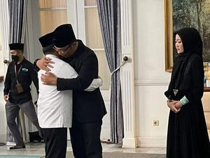 Berbondong-bondong Kuatkan Pundak Ridwan Kamil