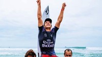Selebrasi Jack Robinson yang menjuarai WSL Championship Tour Quiksilver Pro G-Land Banyuwangi 2022/Foto: Ardian Fanani