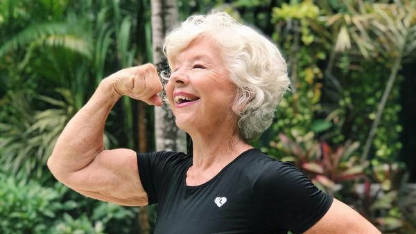 Jadi Model Instagram di Usia 74 Tahun, Nenek Ini Punya Tubuh Kekar