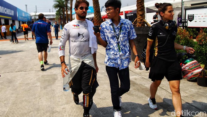 Jean-Eric Vergne, driver F1 era 2012-14, mencatatkan waktu tercepat di babak kualifikasi Formula E Prix Jakarta 2022. Pebalap DS Techeetah itu pun menyabet pole position.