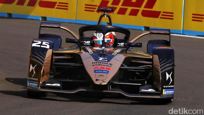 Jean-Eric Vergne Tercepat di Kualifikasi Formula E Jakarta Jean-Eric Vergne, driver F1 era 2012-14, mencatatkan waktu tercepat di babak kualifikasi Formula E Prix Jakarta 2022. Pebalap DS Techeetah itu pun menyabet pole position.