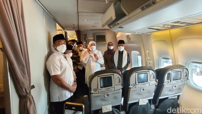 Jemaah haji kloter pertama diberangkatkan