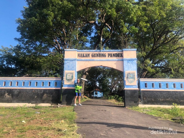 Photo dua Pintu gapura utama