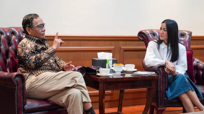Mahfud Md bertemu Nirina Zubir (Dok istimewa)