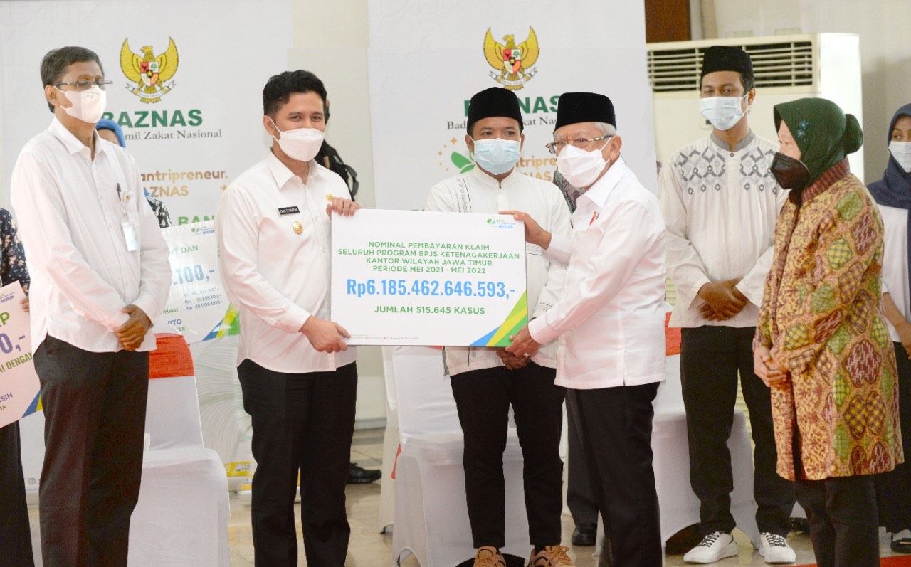 Ma'ruf Amin Serahkan Santunan BPJS Ketenagakerjaan