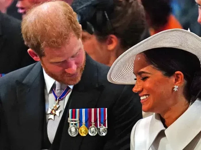 Meghan Markle & Pangeran Harry Meghan Markle & Pangeran Harry