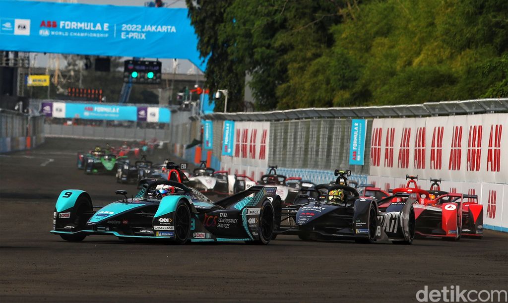 Mitch Evans tampil sebagai pemenang Formula E Jakarta 2022. Yuk lihat lagi aksi-aksi pebalap tersebut hingga menjadi juara Formula E.