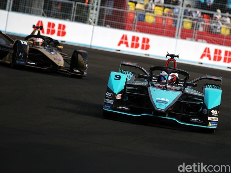 Melihat Lagi Aksi Juara Formula E Mitch Evans di JIEC