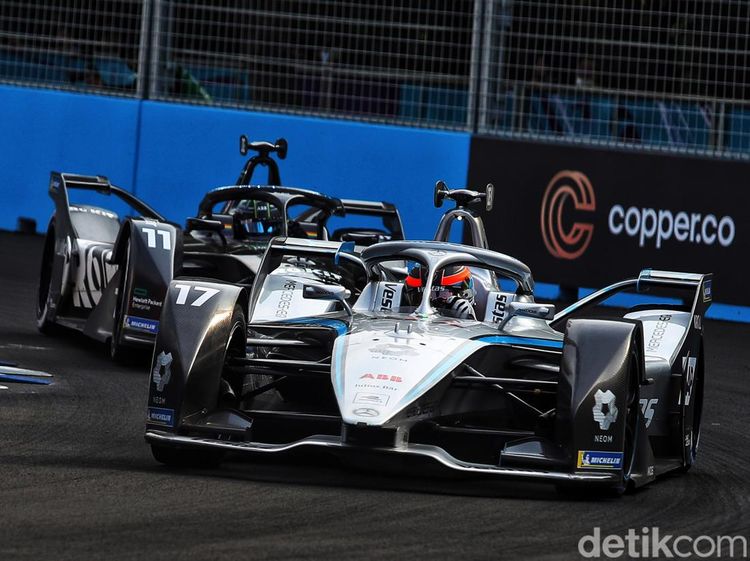 Melihat Pebalap Adu Cepat di Formula E Jakarta