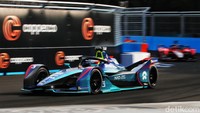 Para pebalap mengikuti Formula E di Jakarta International E-Prix Circuit (JIEC) Ancol, Jakarta, Sabtu (4/6/2022).