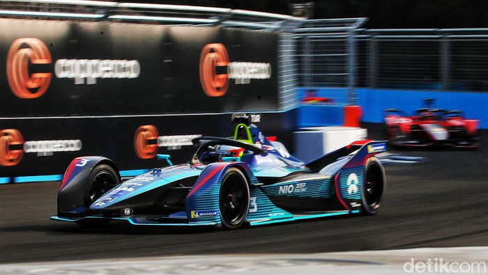 Sebanyak 22 pebalap memeriahkan Formula E Jakarta. Yuk lihat para pebalap adu cepat di ajang tersebut.