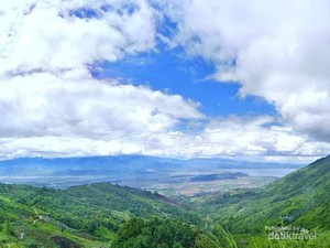 Memandang Indahnya Alam Kerinci di Atas Bukit Khayangan
