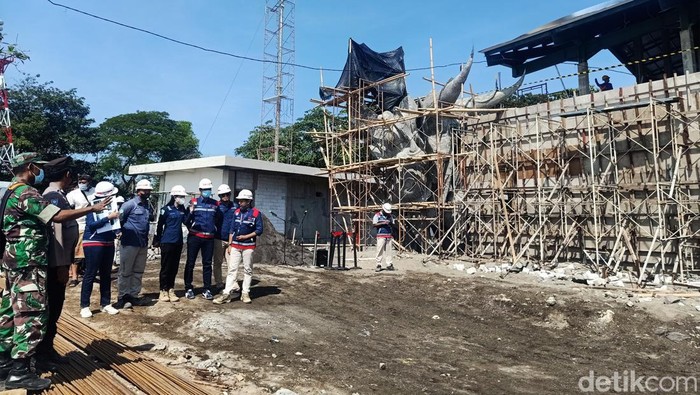 Menteri Perhubungan Budi Karya Sumadi berkunjung ke Pantai Sanur, Denpasar, Bali pada Sabtu (4/6/2022). Ia beserta rombongan tampak mengecek progres pembangunan Pelabuhan Sanur.