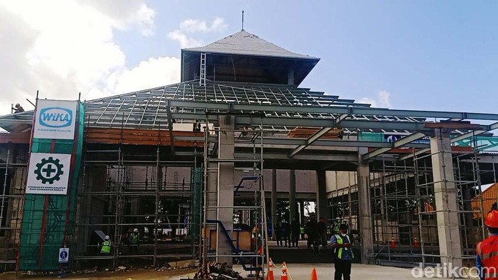 Menteri Perhubungan (Menhub) RI, Budi Karya Sumadi memantau pembangunan terminal VVIP Bandara I Gusti Ngurah Rai, Jumat (3/6/2022).