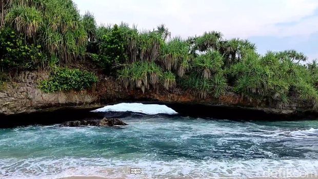 Pantai Srau Pacitan