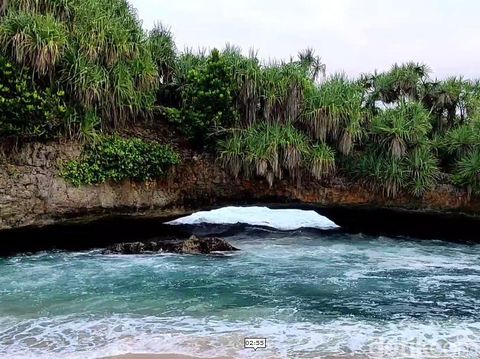 Pantai Srau Pacitan