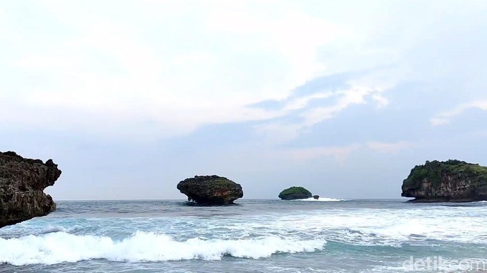 Pantai Srau Pacitan
