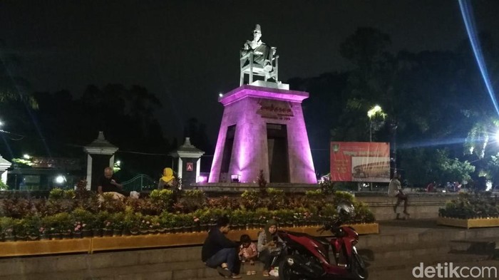 Patung Bung Karno di Plaza Manahan Solo, Sabtu (4/6/2022).
