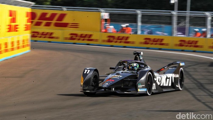 Rangkaian balap Formula E Jakarta dimulai sejak Sabtu (4/6/2022) pukul 07.15 WIB. Pada jam tersebut para pebalap telah melakoni sesi latihan bebas.