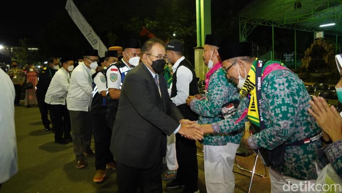 Pemberangkatan jemaah haji kloter pertama
