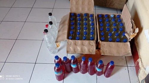 Polres Sumbawa secara masif melakukan razia minuman keras (Miras) di wilayah hukumnya. Seperti yang dilaksanakan oleh personel Polsek Empang, Jumat (03/06/2022) pagi tadi berhasil mengamankan puluhan botol miras berbagai jenis.