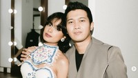 Pasangan musisi ini sering memamerkan kekompakan bersama. Salah satunya momen ketika mereka menghadiri acara penghargaan musik berdua.
