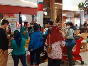 Gebyar Diskon! Warga Berburu Beras Hingga Minyak Goreng Murah di Transmart