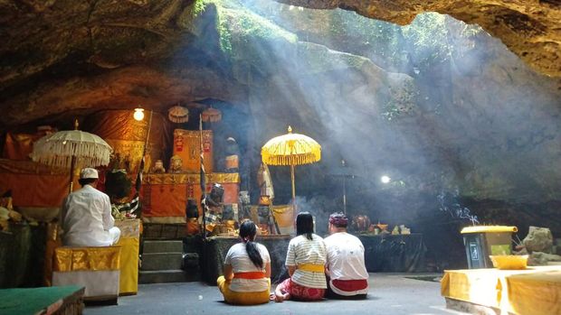 Pura Kereban Langit, Desa Sading, Kecamatan Mengwi, Kabupaten Badung, Bali.