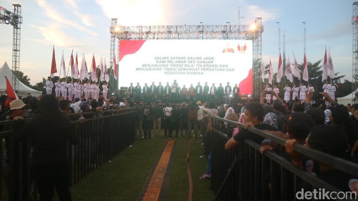 Relawan Ganjar Pranowo menggelar deklarasi nasional di Pantai Bandengan Jepara, Sabtu (4/6/2022).