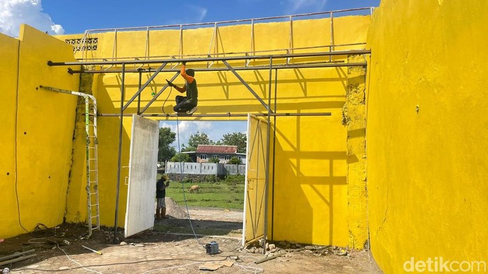 Proses pembenahan Stadion Gelora BJ Habibie Parepare untuk jadi markas PSM Makassar