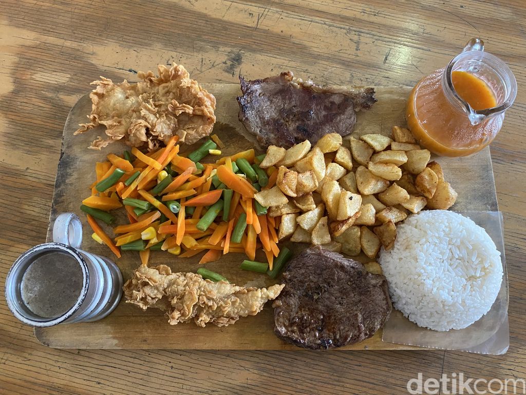 Steak Potik, Warung Kaki Lima Milik Mantan Chef